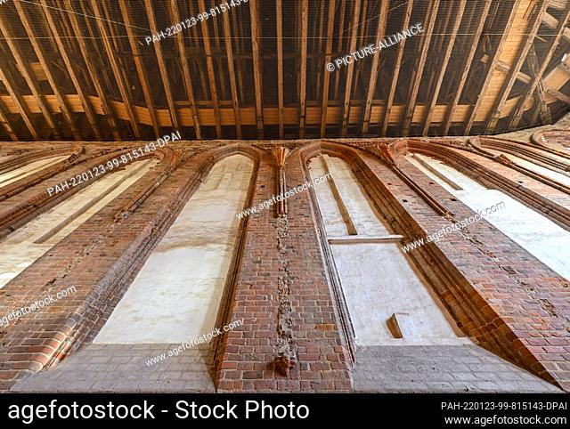 11 January 2022, Brandenburg, Angermünde: View in the medieval monastery church up to the roof truss. The church is the only building that remains of the former...