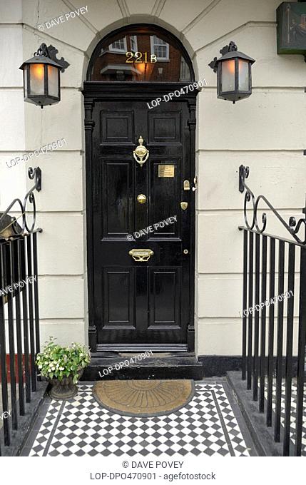 England, London, Baker Street, Doorway of 221B Baker Street, fictional residence of Sherlock Holmes, now part of the Sherlock Holmes museum