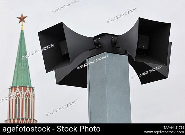 RUSSIA, MOSCOW - 5 de NOVIEMBRE, 2023: Un altavoz se ve en un museo al aire libre en la Plaza Roja; el museo se abrió para conmemorar el 82 aniversario del...