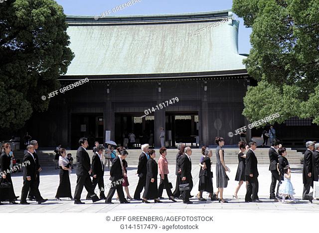 Japan, Tokyo, Shibuya-ku, Meiji Jingu Shinto Shrine, Main Shrine Building, wedding, ceremony, procession, line, queue, Asian, men, women