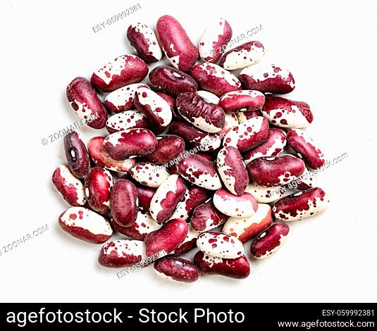 pile of red speckled kidney beans close up on gray ceramic plate