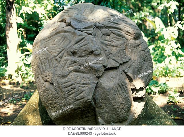 Colossal head, rough sculpture, Villahermosa, Tabasco, Mexico. Olmec civilisation, 11th-5th century BC.  Villahermosa, Parque-Museo La Venta