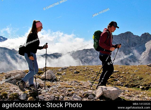 young couple on hike to zugspitze 2962 m, wetterstein mountains garmisch-partenkirchen, upper bavaria, bavaria, southern germany, germany, europe
