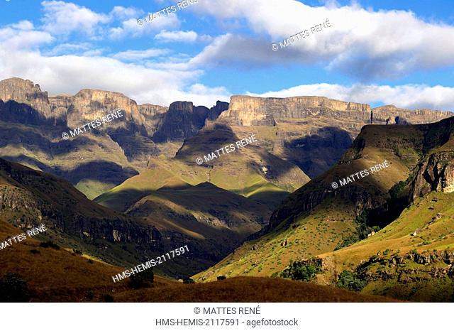 South Africa, Kwazulu Natal, Drakensberg mountains, uKhahlamba Park, listed as World Heritage by UNESCO, Cathedral Peak Valley