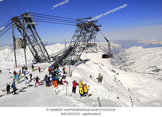 Cable Car Construction, Cime de Caron 3195m, Skiers and Snowboarders leaving the Cabin, Val Thorens, Haute Savoie, Trois Vallees, Three Valleys, Ski Resort