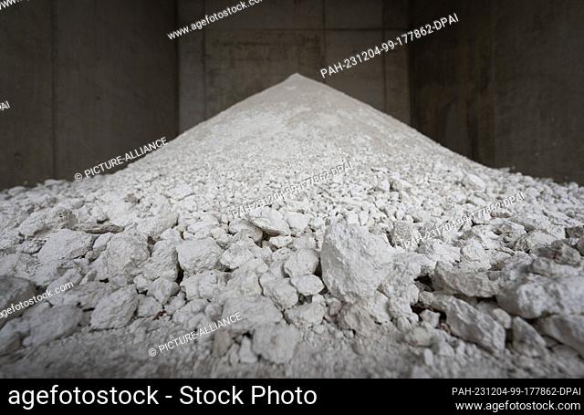 04 December 2023, Saxony, Diera-Zehren: Mined kaolin lies in a heap at the opening of the new mine of the Meissen porcelain manufactory in Seilitz
