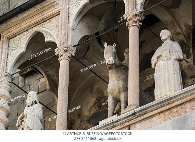 Detail of a sculptural triptych in a niche above the northern, red-lion portal of the Basilica of Santa Maria Maggiore (Bergamo)
