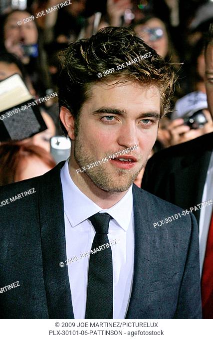 Robert Pattinson at Summit Entertainment's The Twilight Saga: New Moon Premiere. Arrivals held at Mann's Village and Bruin Theatres in Westwood, CA November 16
