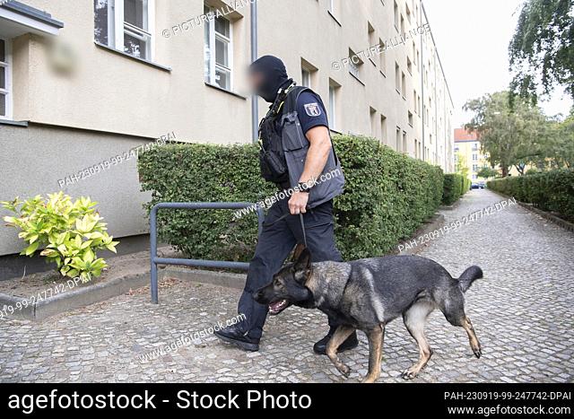 19 September 2023, Berlin: Police forces raid a neo-Nazi group in Berlin's Alt-Hohenschönhausen district. Federal Interior Minister Faeser has banned the...