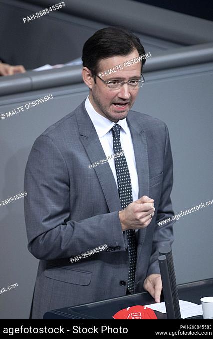 Dirk WIESE, SPD parliamentary group, during his speech debate on strengthening vaccination prevention versus COVID-19, 7th plenary session of the German...