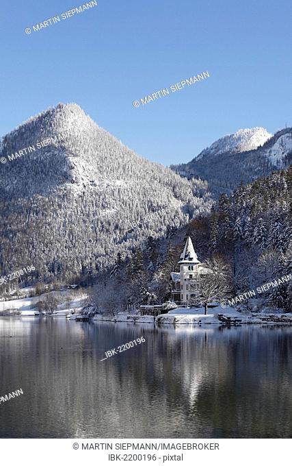 Villa Castiglioni, Lake Grundlsee, Berg Ressen Mountain on the left, Ausseerland, Salzkammergut, Styria, Austria, Europe, PublicGround
