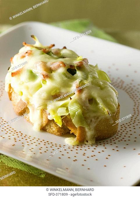 Tartine Savoyarde Onion, bacon & toasted cheese on bread