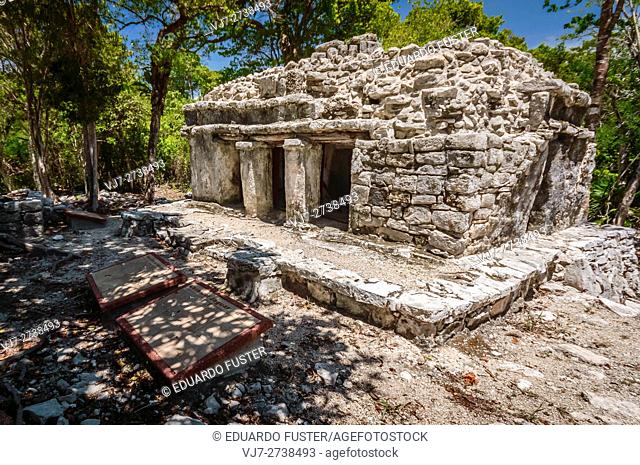 Casa del Jaguar - Xelha archeological site (Quintana Roo)