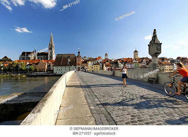 Regensburg, Stone Bridge, Bruecktor, cathedral, Danube, Upper Palatinate, Bavaria, Germany