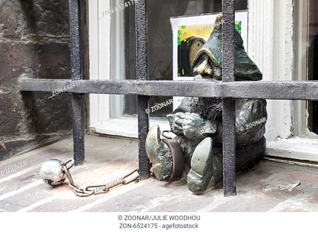 The gnomes of Wroclaw, Wiezien – prisoner