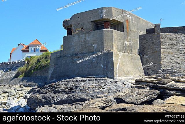 Bunker and houses, Audresselles