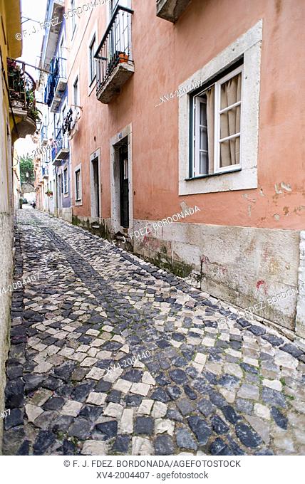 Narrow streets around Castelo Sao Jorge. Alfama. Lisboa. Portugal. Europe