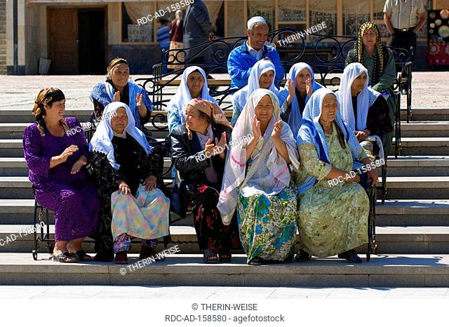 Ouzbek women Samarkand Uzbekistan
