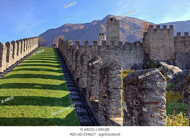 Castle walls, Castelgrande, Bellinzona, Ticino, Switzerland / Castel Grande Burgmauer