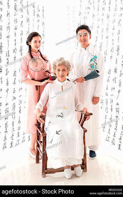 Wear Chinese style restoring ancient ways of the family
