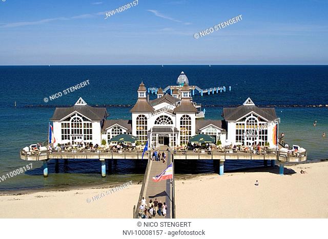 Pier in Sellin, seaside resort on Ruegen Island, Baltic Sea, Mecklenburg-Western Pomerania, Germany, Europe
