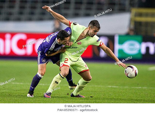 Anderlecht's Nicolae Stanciu (l) and Mainz' Giulio Donati in action during the Europa League soccer match between RSC Anderlecht and FSV Mainz 05 in the...
