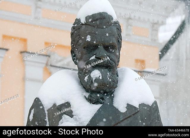 RUSSIA, MOSCOW - DECEMBER 3, 2023: A snow-covered bust of writer and public figure Vasily Khitrovo is seen during a snowfall. Mikhail Sinitsyn/TASS