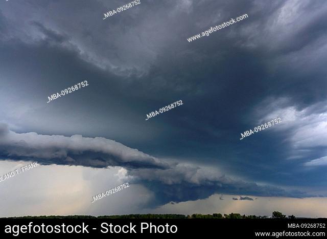 Germany, Baden-Württemberg, Karlsruhe, district Durlach, storm clouds with thunderstorm potential