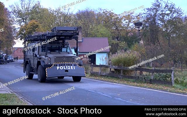 11 November 2023, Brandenburg, Vieritz: Heavy equipment from a special police task force rolls through the town. After shots were fired at the police by an...