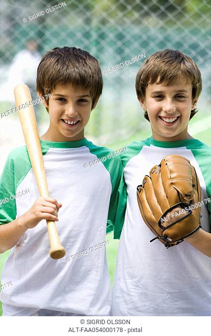 Young baseball players, portrait