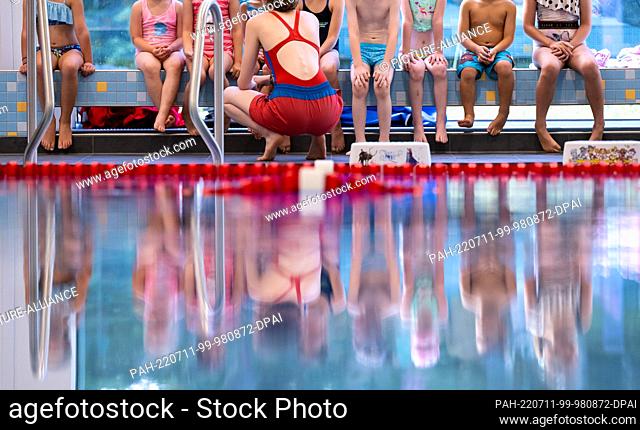 11 July 2022, Bavaria, Geretsried: Children take part in a swimming course during the kick-off event for the ""Bavaria swims"" campaign