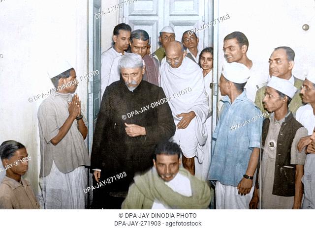 Mahatma Gandhi, Dr Sushila Nayar Abul Kalam Maulana Azad entering room, India, Asia, 1946