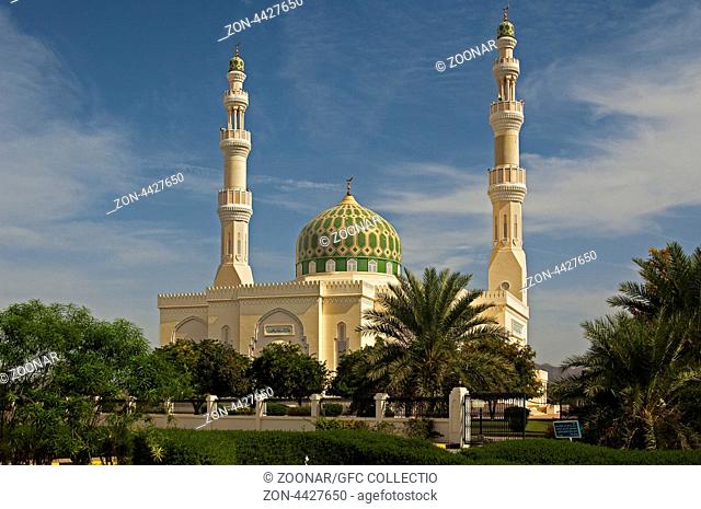 Moderne Moschee in Rustaq, Sultanat Oman / Modern mosque in Rustaq, Sultanate of Oman