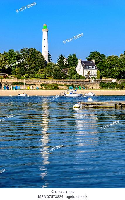 France, Brittany, FinistÃ¨re Department, BÃ©nodet, view of Odet River with town and lighthouse from Sainte-Marine