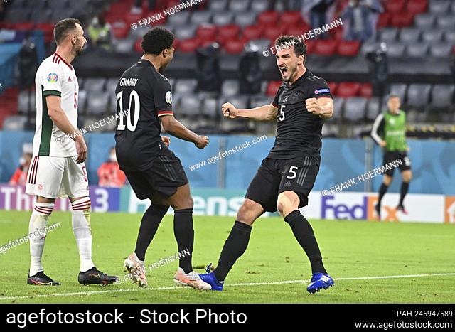 from right: Mats HUMMELS (GER), Serge GNABRY (GER) after goal for 2-2 from Leon GORETZKA (GER-not in the picture), jubilation, joy, enthusiasm, action