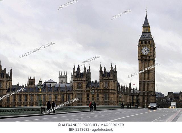 Palace of Westminster, Big Ben clock tower, Westminster Bridge, cloudy, London, South England, England, United Kingdom, Europe