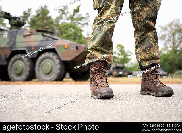 11 July 2022, Lower Saxony, Munster: The legs of a uniformed soldier. Photo: Mohssen Assanimoghaddam/dpa. - Munster/Lower Saxony/Germany