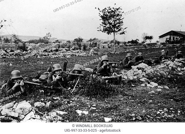 Guerra 1915/18. German musket group Jsonzofront. 13.10.17