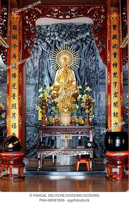 Quan The Am buddhist pagoda. Golden Buddha statue. Danang. Vietnam. | usage worldwide. - Hoi An/Quang Nam/Vietnam