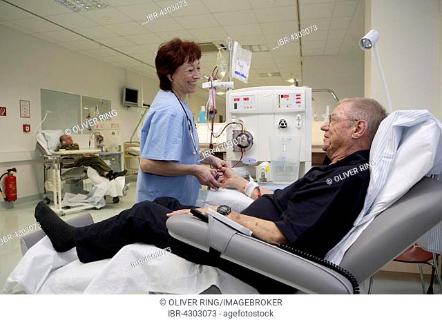 Patient and nurse during outpatient dialysis in the dialysis center of the Dominikus Krankenhaus hospital, Heerdt, North Rhine-Westphalia, Germany