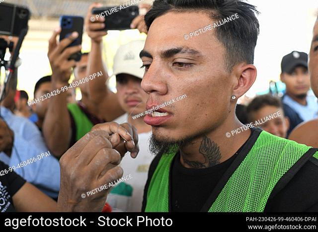 25 April 2023, Mexico, Huixtla: Noe Ricas from Honduras has her mouth sewn shut in a protest action. Migrants thereby protested against Mexico's restrictive...