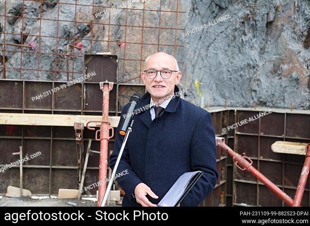 09 November 2023, Thuringia, Posterstein: Uwe Melzer (CDU), District Administrator of Altenburger Land, speaks at the laying of the foundation stone for the...