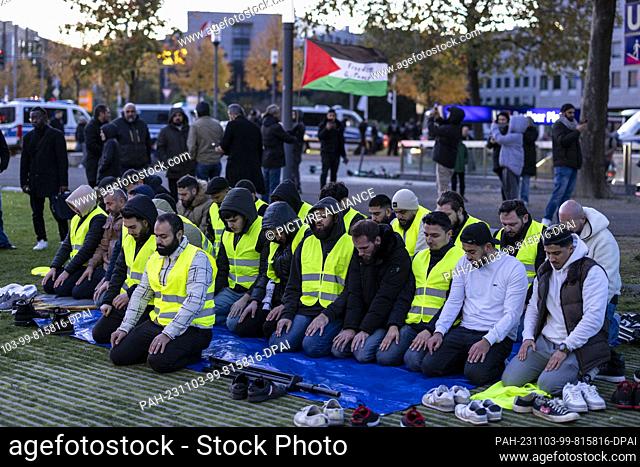 03 November 2023, North Rhine-Westphalia, Essen: Men praying on the ground in front of the rally ""Gaza under fire - together against injustice""