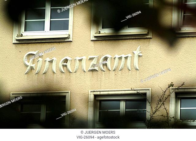 Outdoor view of an inland revenue. - GLADBECK, GERMANY, 04/11/2002