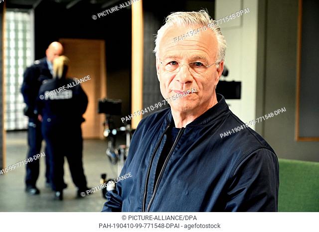 10 April 2019, North Rhine-Westphalia, Köln: Actor Klaus J. Behrendt as Commissioner Max Ballauf stands in the new commissariat during the shooting of the new...