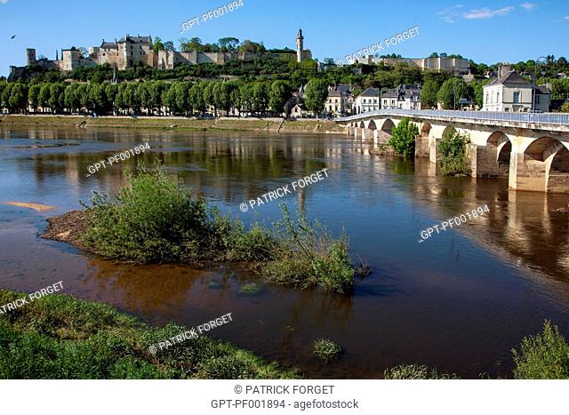 BANKS OF THE VIENNE IN FRONT OF THE CHATEAU DE CHINoN ROYAL FORTRESS, 'LOIRE A VELO' CYCLING ITINERARY, INDRE-ET-LOIRE 37, FRANCE