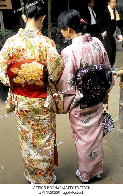 Japan, Kansai, Kyoto, ladies in kimono