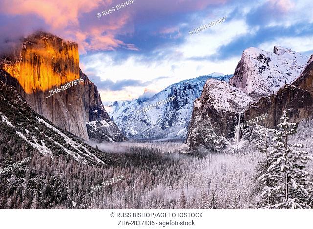 Winter sunset over Yosemite Valley from Tunnel View, Yosemite National Park, California USA