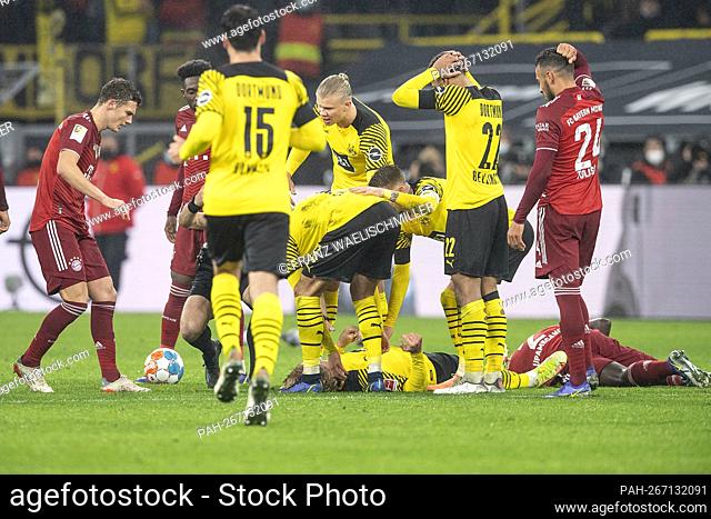 Julian BRANDT (DO, on the pitch mi.) Is lying on the pitch badly battered after a violent collision with Dayot UPAMECANO (M); Friend and foe are concerned