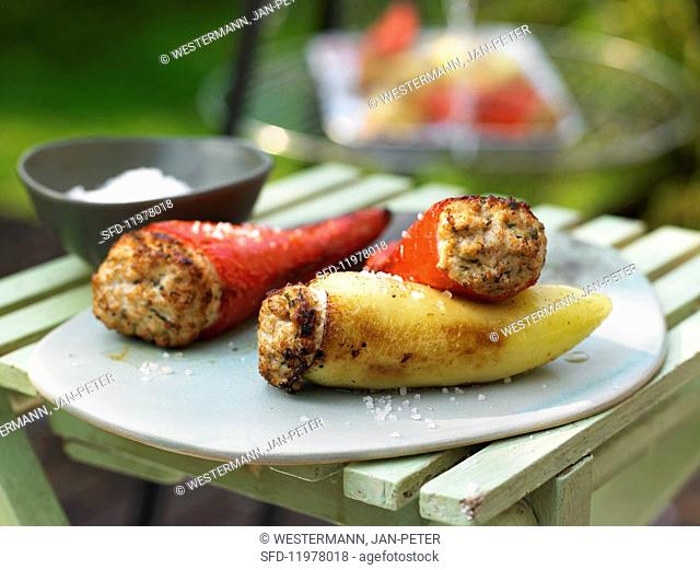 Grilled pointed peppers filled with turkey mince
